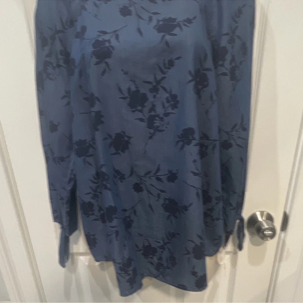 Liz Claiborne Navy Floral Blouse size Small - Picture 10 of 10